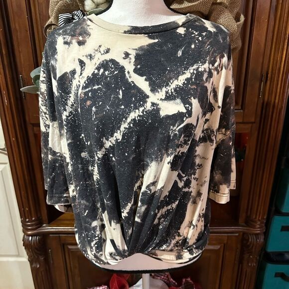 🟧 3 for $25 Stylish Black and Cream Women's Top - Bleached - Picture 5 of 5
